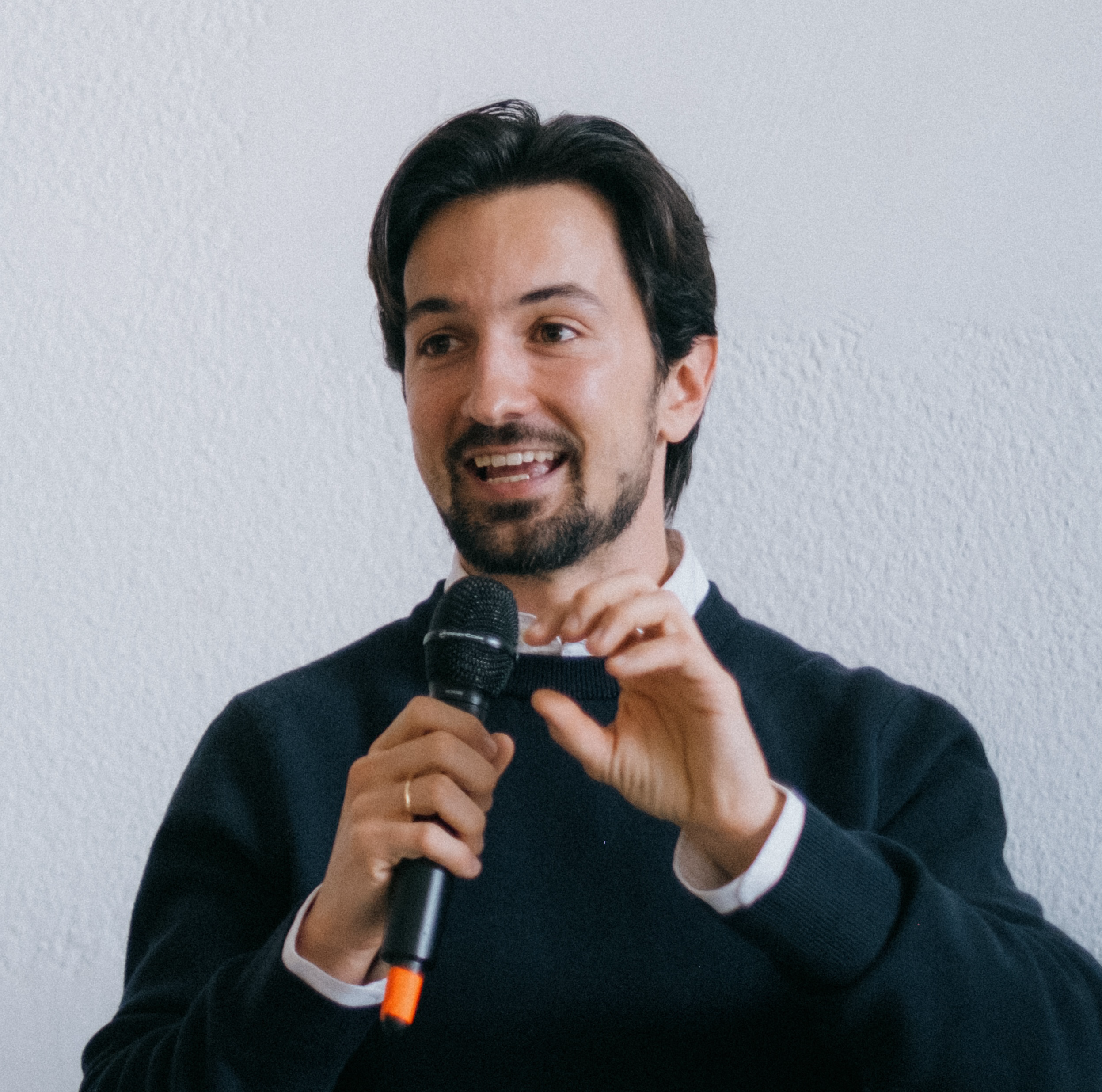 Javier Jiménez presenting on stage.